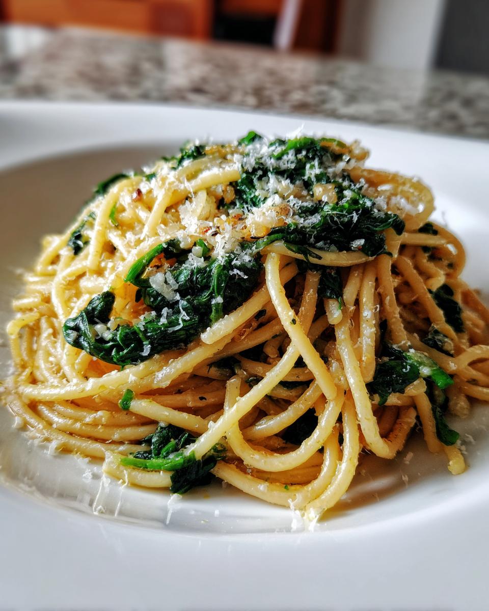 Spaghetti with Garlic & Spinach - detail 2